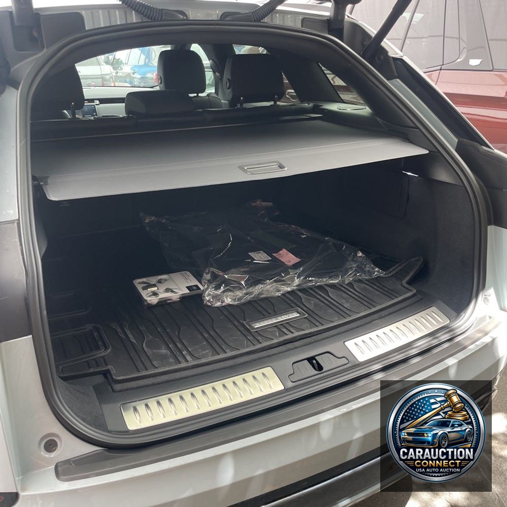 2025 Land Rover Range Rover Velar P250 Dynamic SE