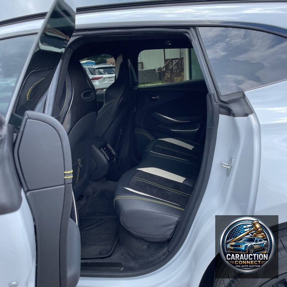 2023 Aston Martin DBX 707