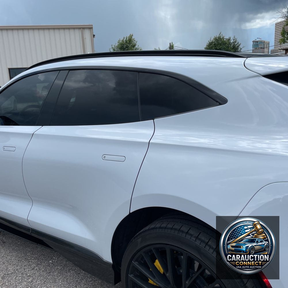 2023 Aston Martin DBX 707