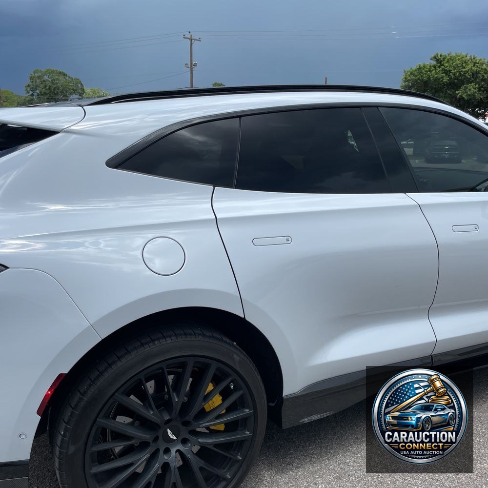 2023 Aston Martin DBX 707