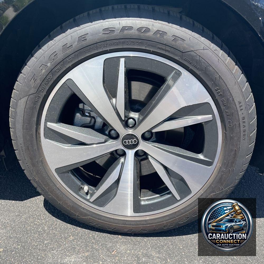 2024 Audi Q8 e-tron S-Line Prem+