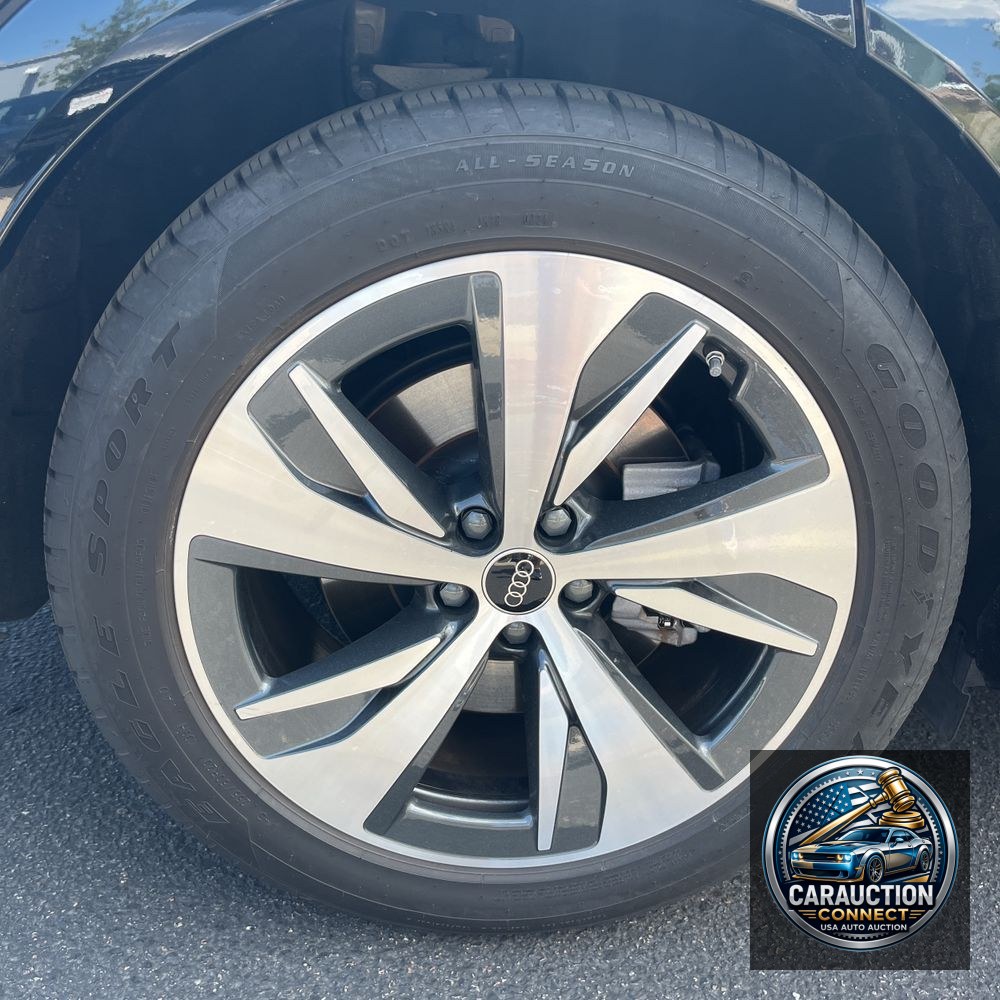2024 Audi Q8 e-tron S-Line Prem+
