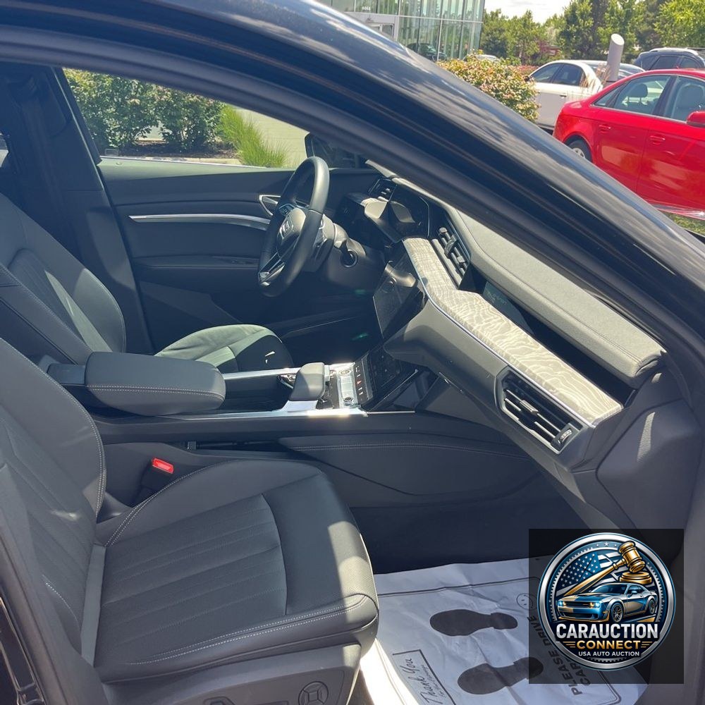 2024 Audi Q8 e-tron S-Line Prem+