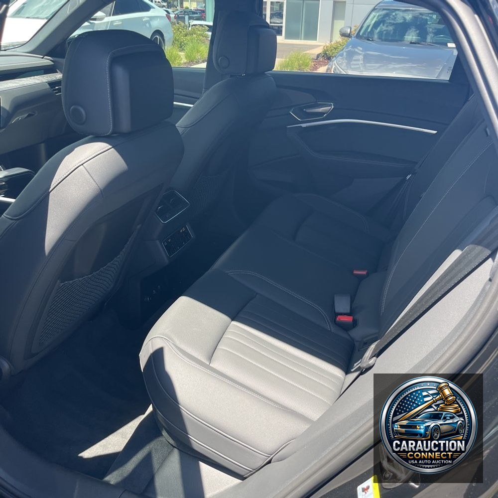 2024 Audi Q8 e-tron S-Line Prem+