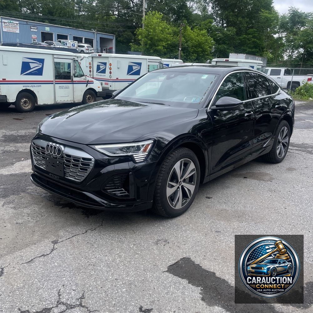 2024 Audi Q8 e-tron S-Line Pres