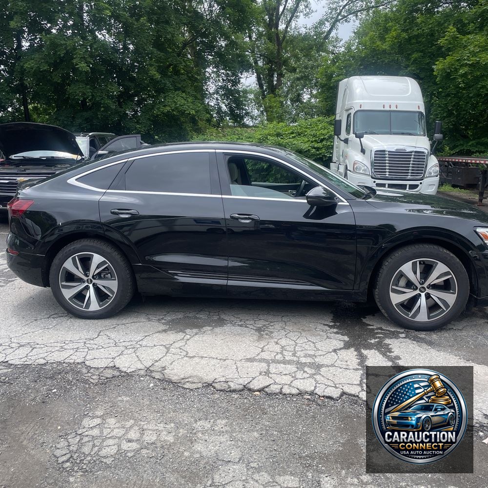 2024 Audi Q8 e-tron S-Line Pres