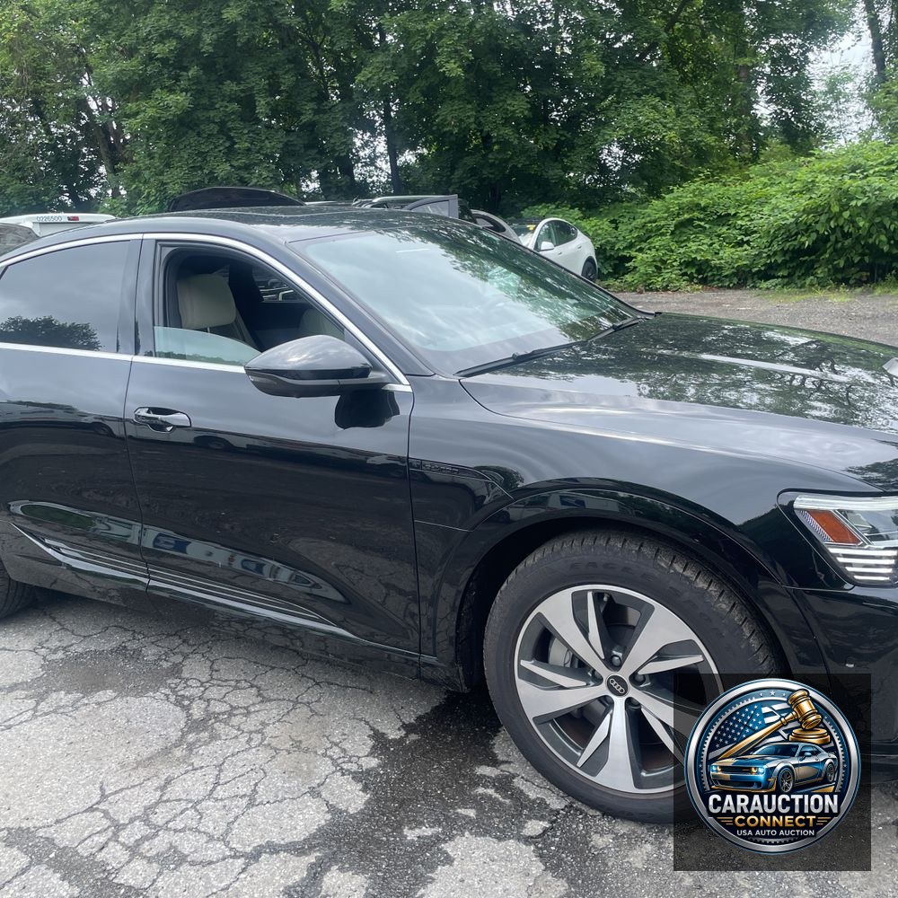 2024 Audi Q8 e-tron S-Line Pres
