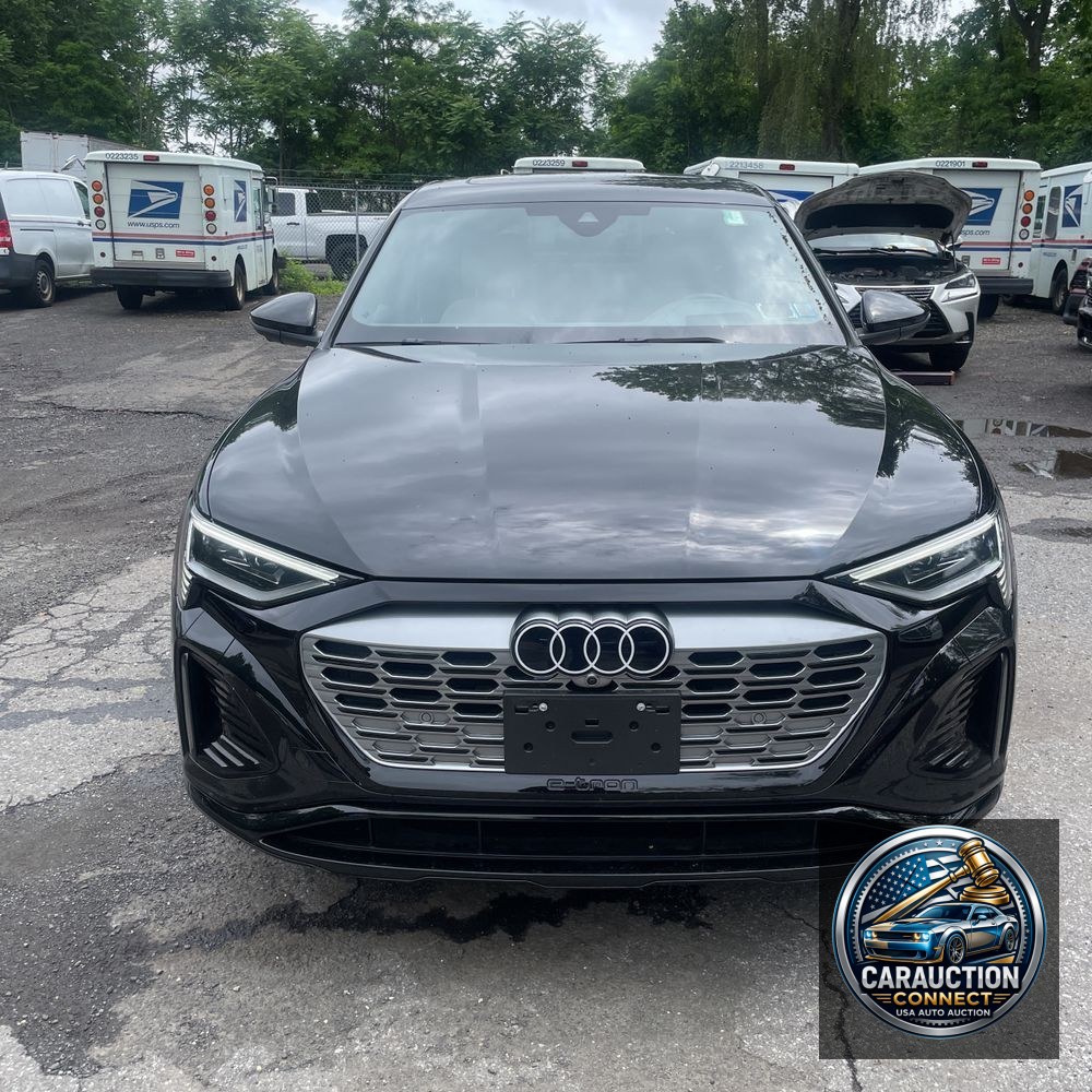 2024 Audi Q8 e-tron S-Line Pres