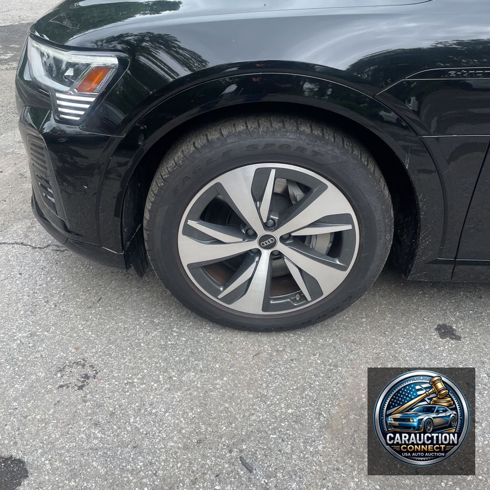 2024 Audi Q8 e-tron S-Line Pres
