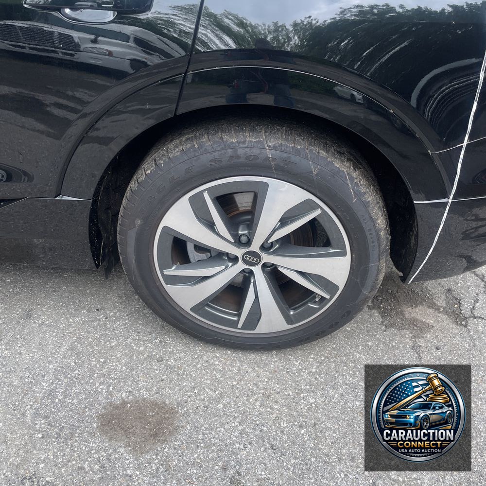 2024 Audi Q8 e-tron S-Line Pres
