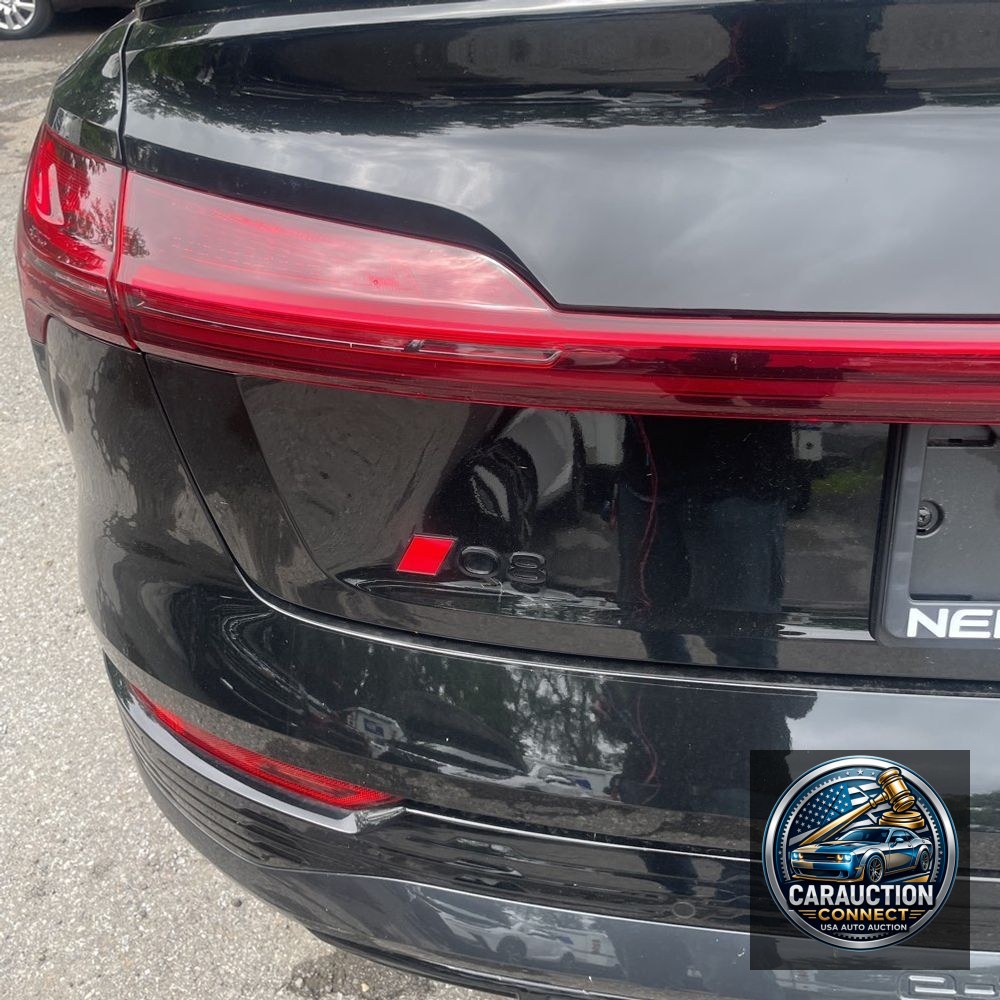 2024 Audi Q8 e-tron S-Line Pres