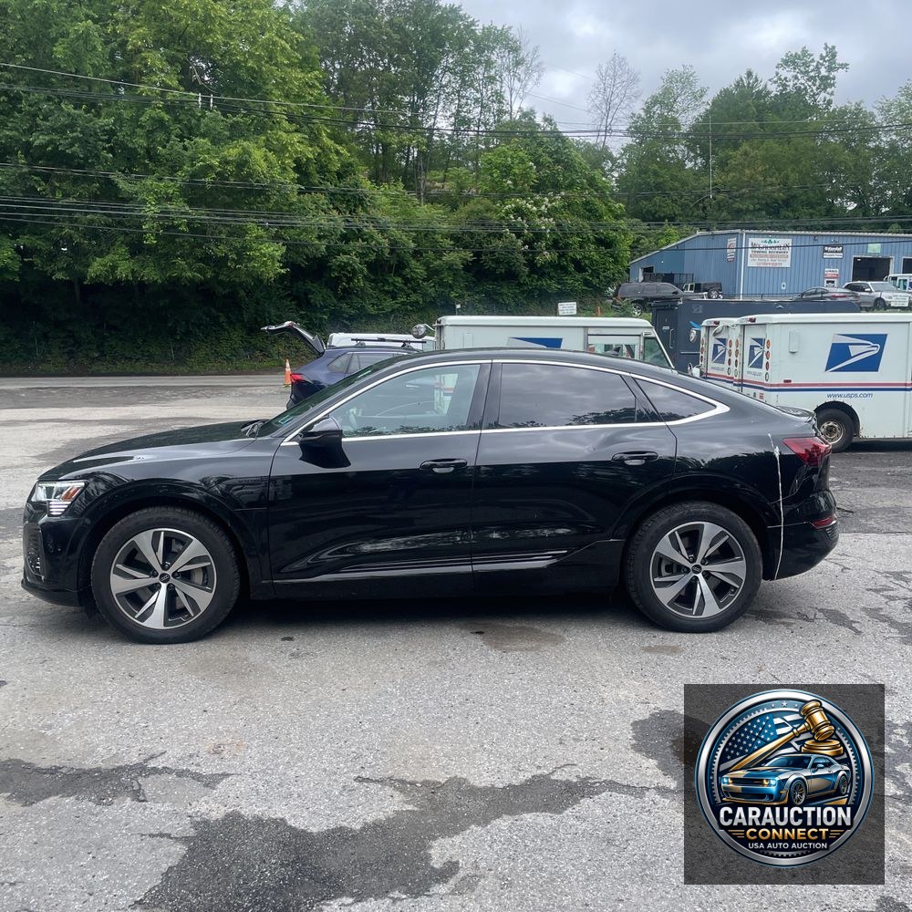 2024 Audi Q8 e-tron S-Line Pres