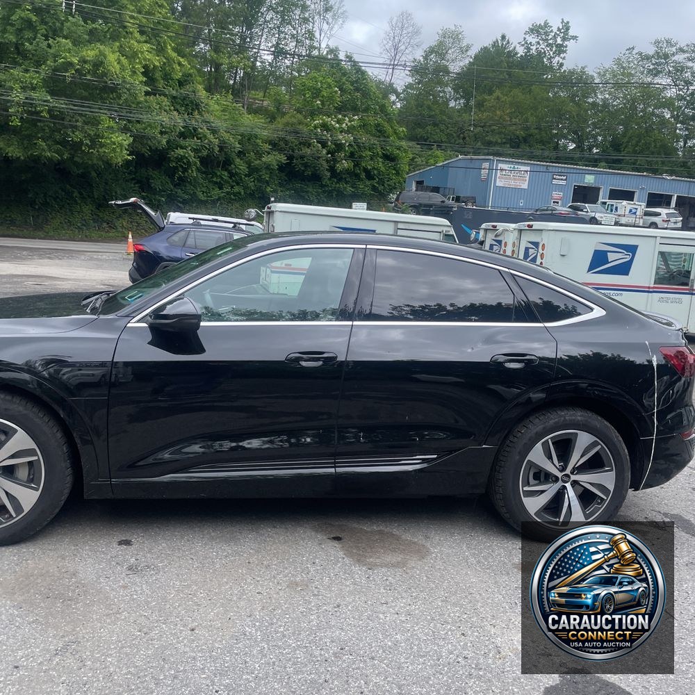 2024 Audi Q8 e-tron S-Line Pres