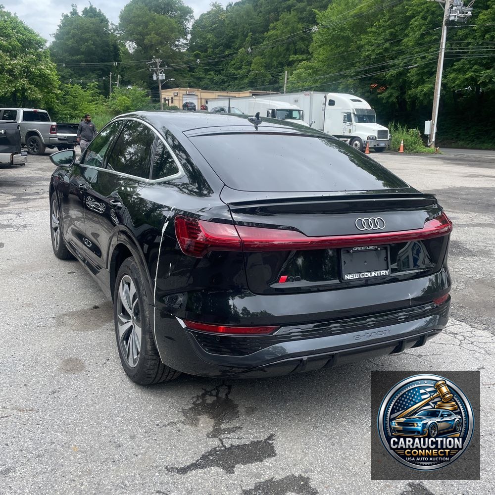 2024 Audi Q8 e-tron S-Line Pres
