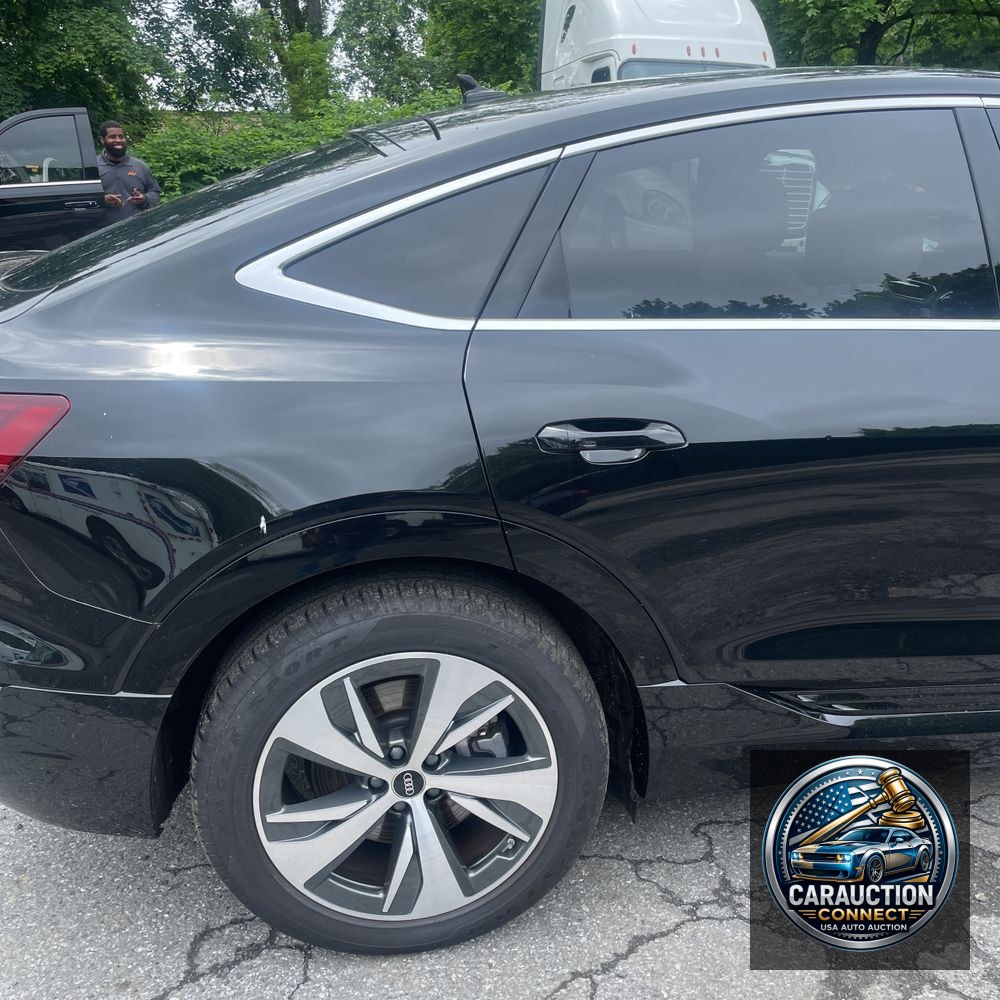 2024 Audi Q8 e-tron S-Line Pres