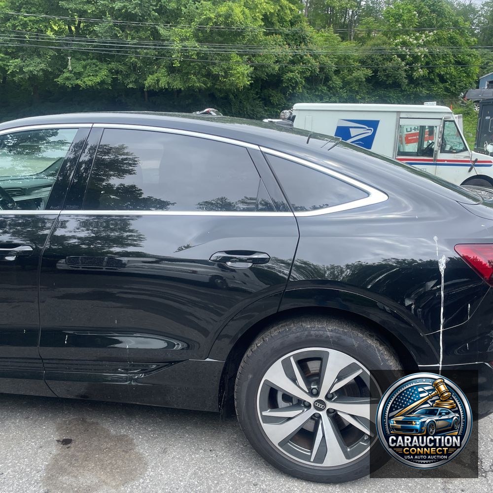 2024 Audi Q8 e-tron S-Line Pres