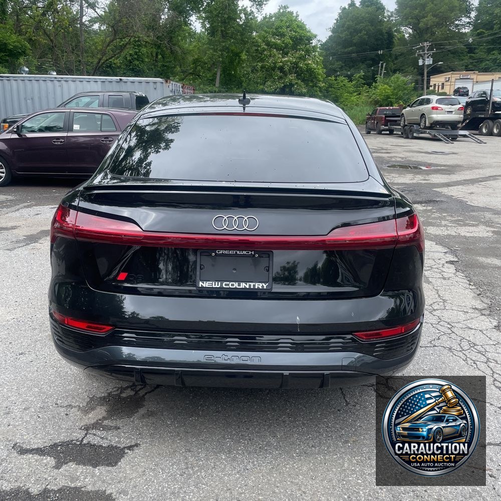 2024 Audi Q8 e-tron S-Line Pres