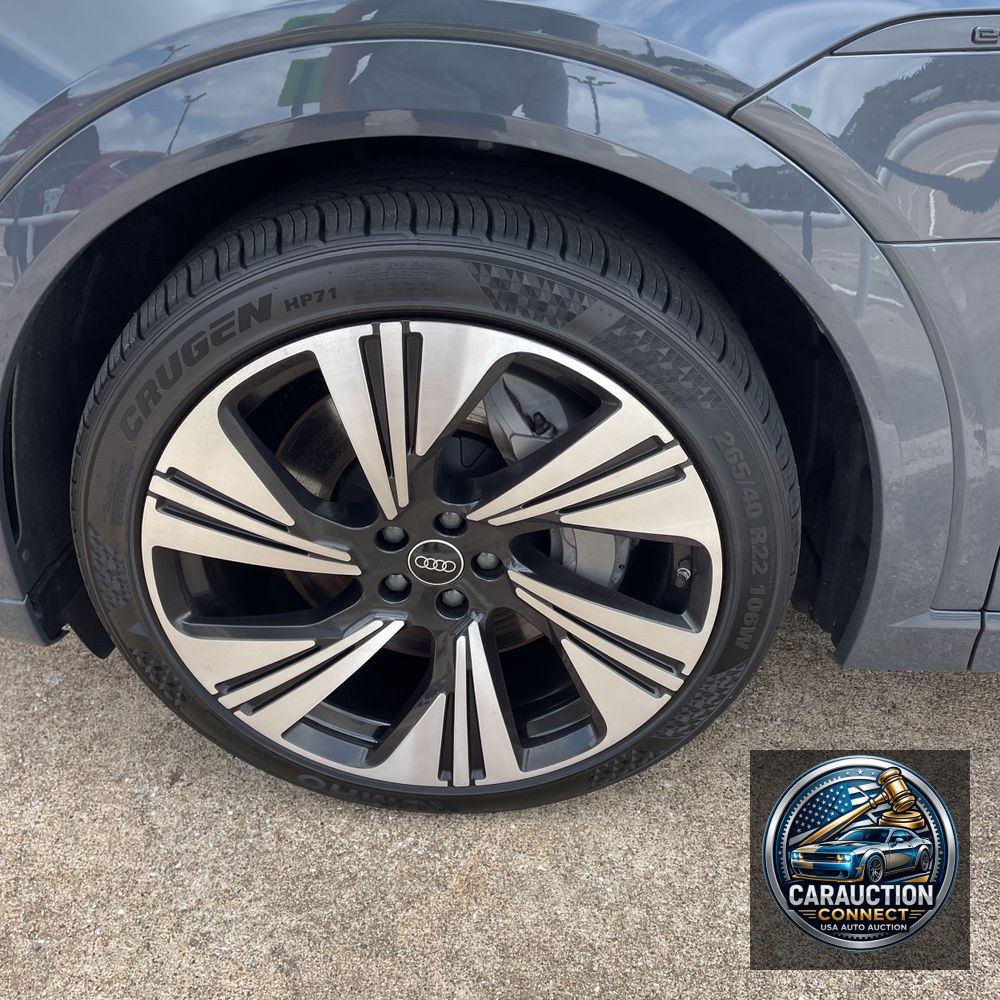 2024 Audi Q8 e-tron S-Line Pres