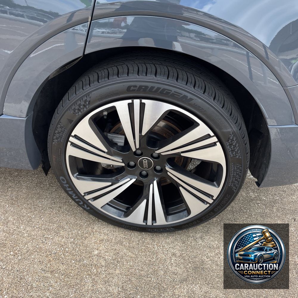 2024 Audi Q8 e-tron S-Line Pres