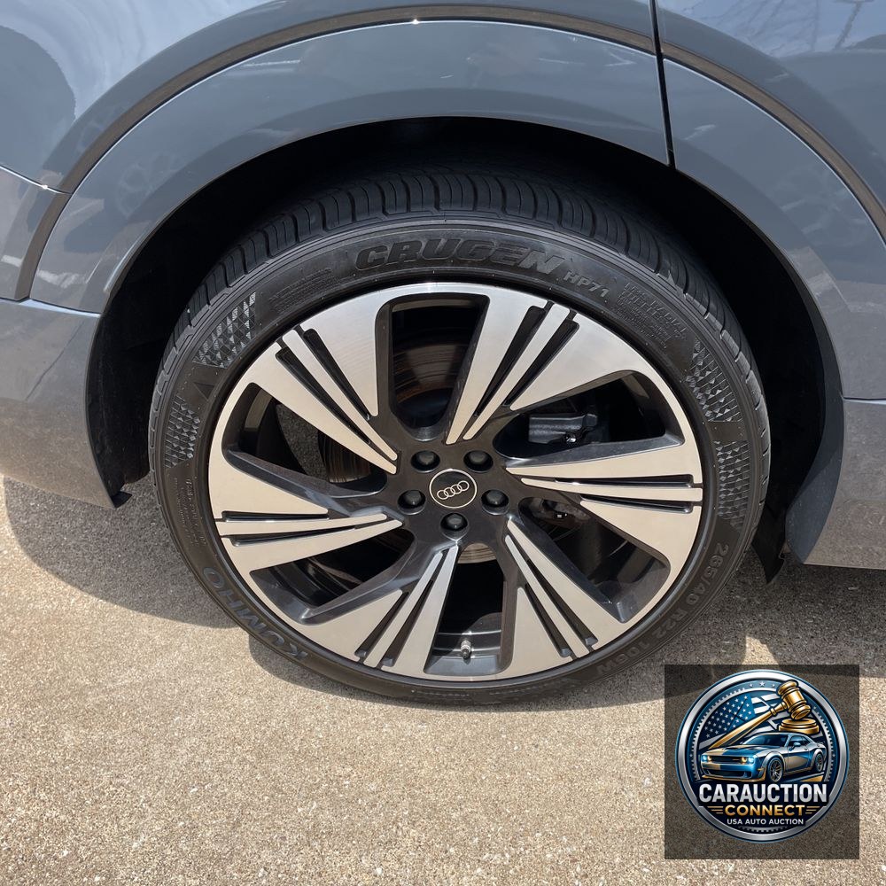 2024 Audi Q8 e-tron S-Line Pres