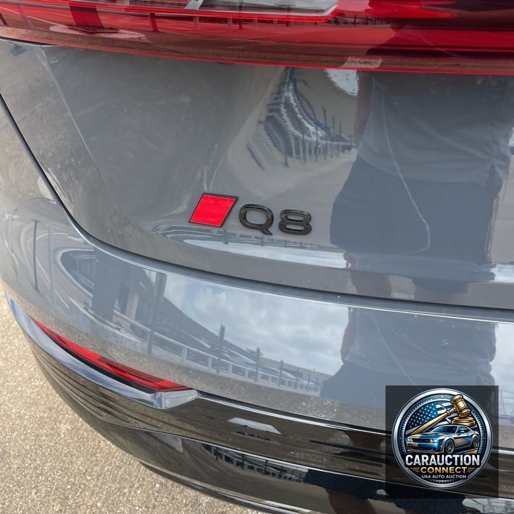 2024 Audi Q8 e-tron S-Line Pres