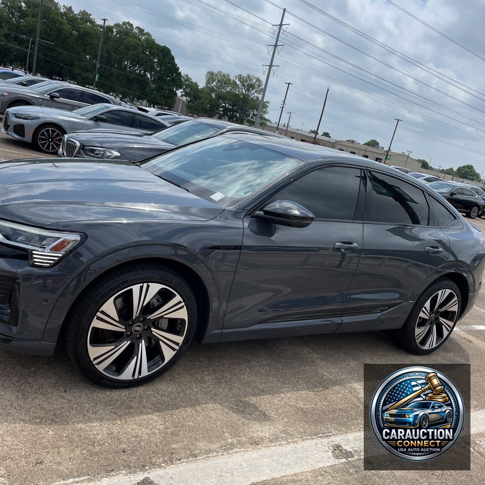 2024 Audi Q8 e-tron S-Line Pres