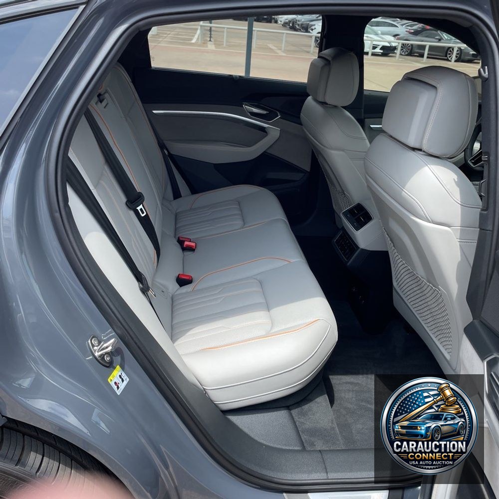 2024 Audi Q8 e-tron S-Line Pres