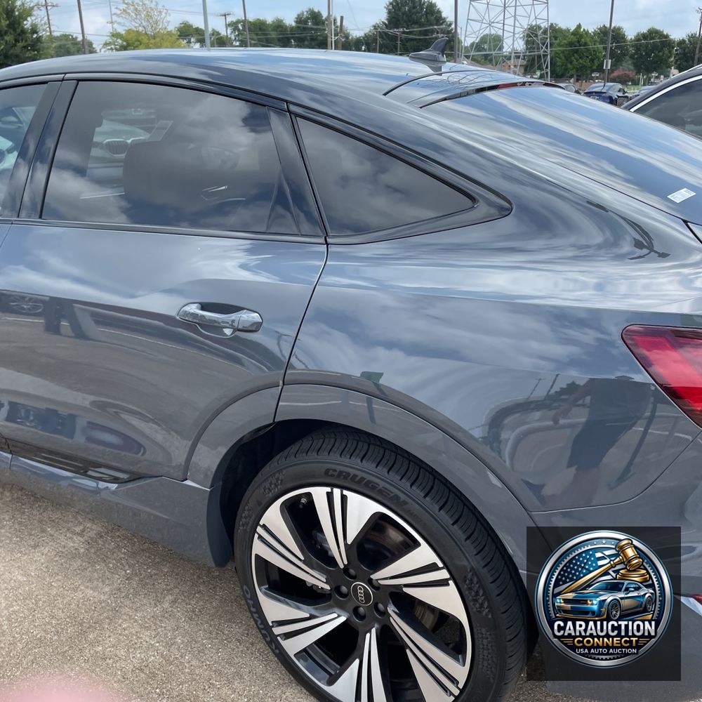 2024 Audi Q8 e-tron S-Line Pres