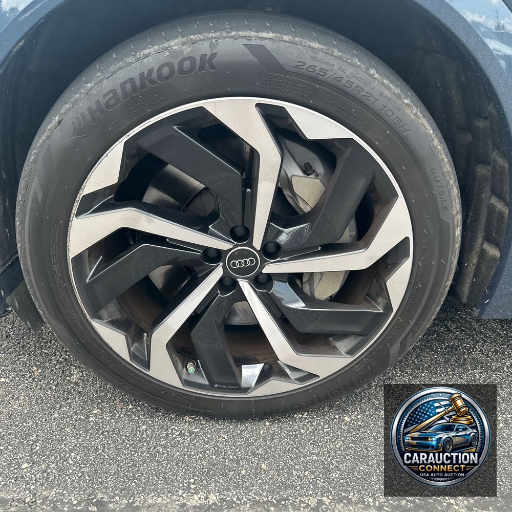 2024 Audi Q8 e-tron S-Line Pres
