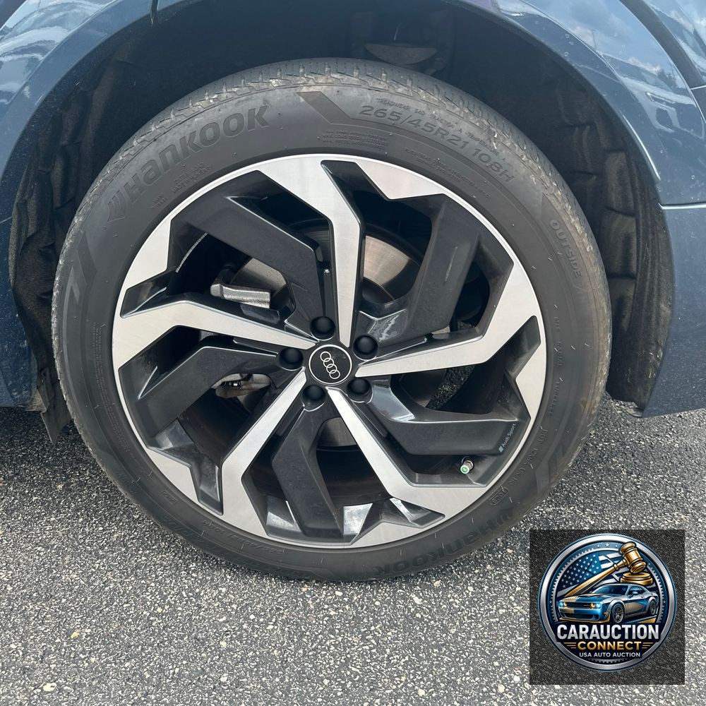 2024 Audi Q8 e-tron S-Line Pres