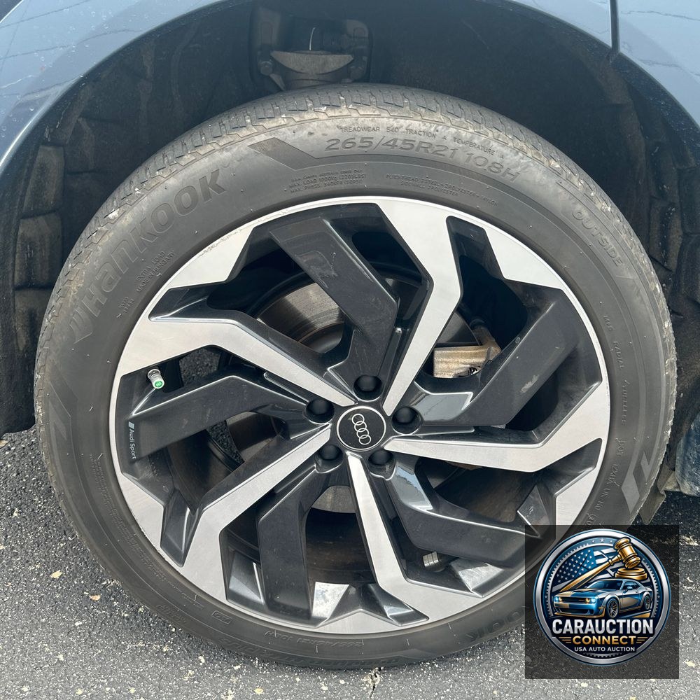 2024 Audi Q8 e-tron S-Line Pres