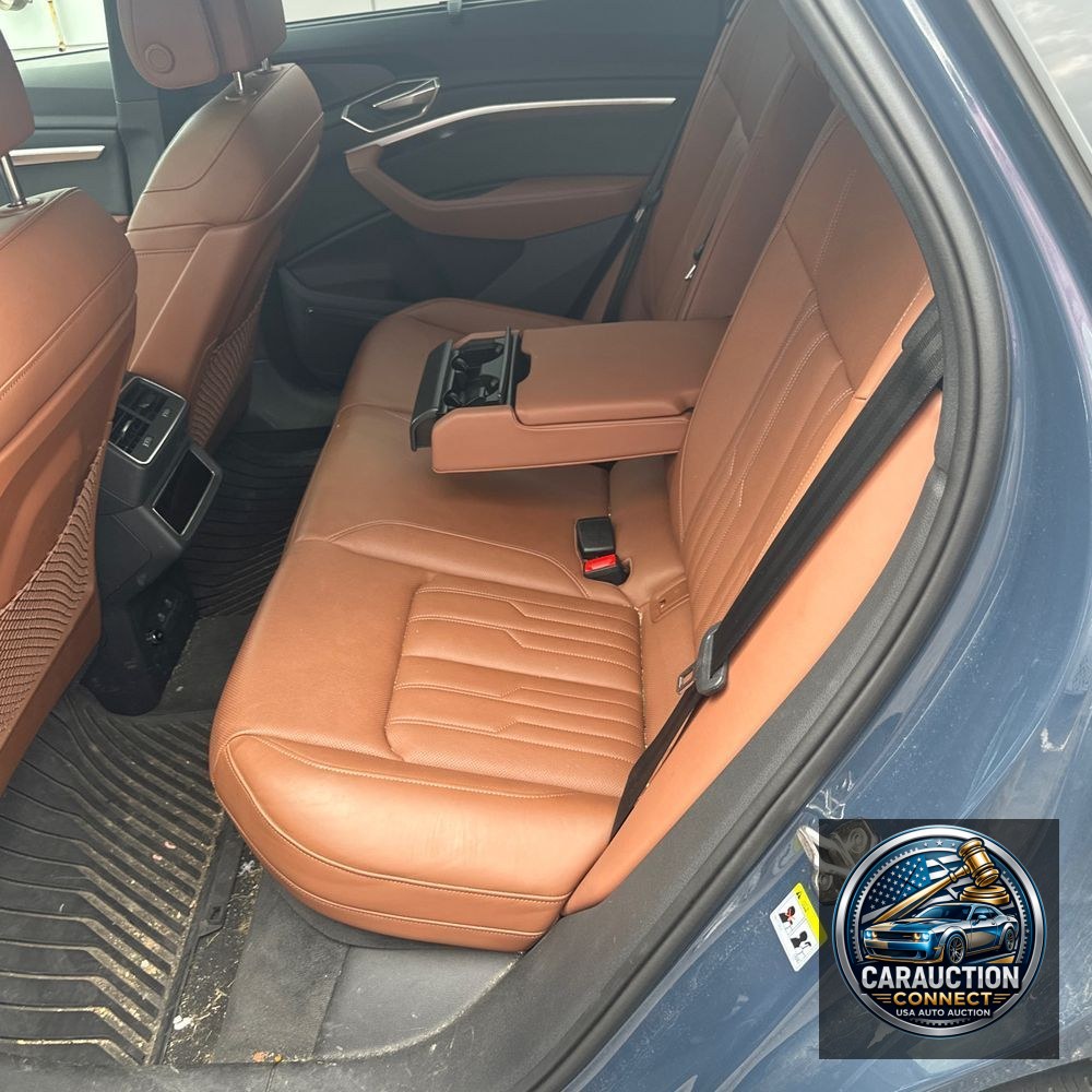 2024 Audi Q8 e-tron S-Line Pres