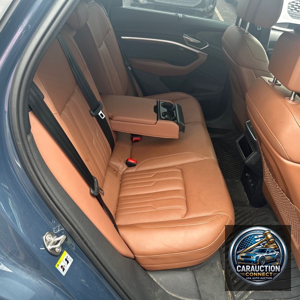 2024 Audi Q8 e-tron S-Line Pres