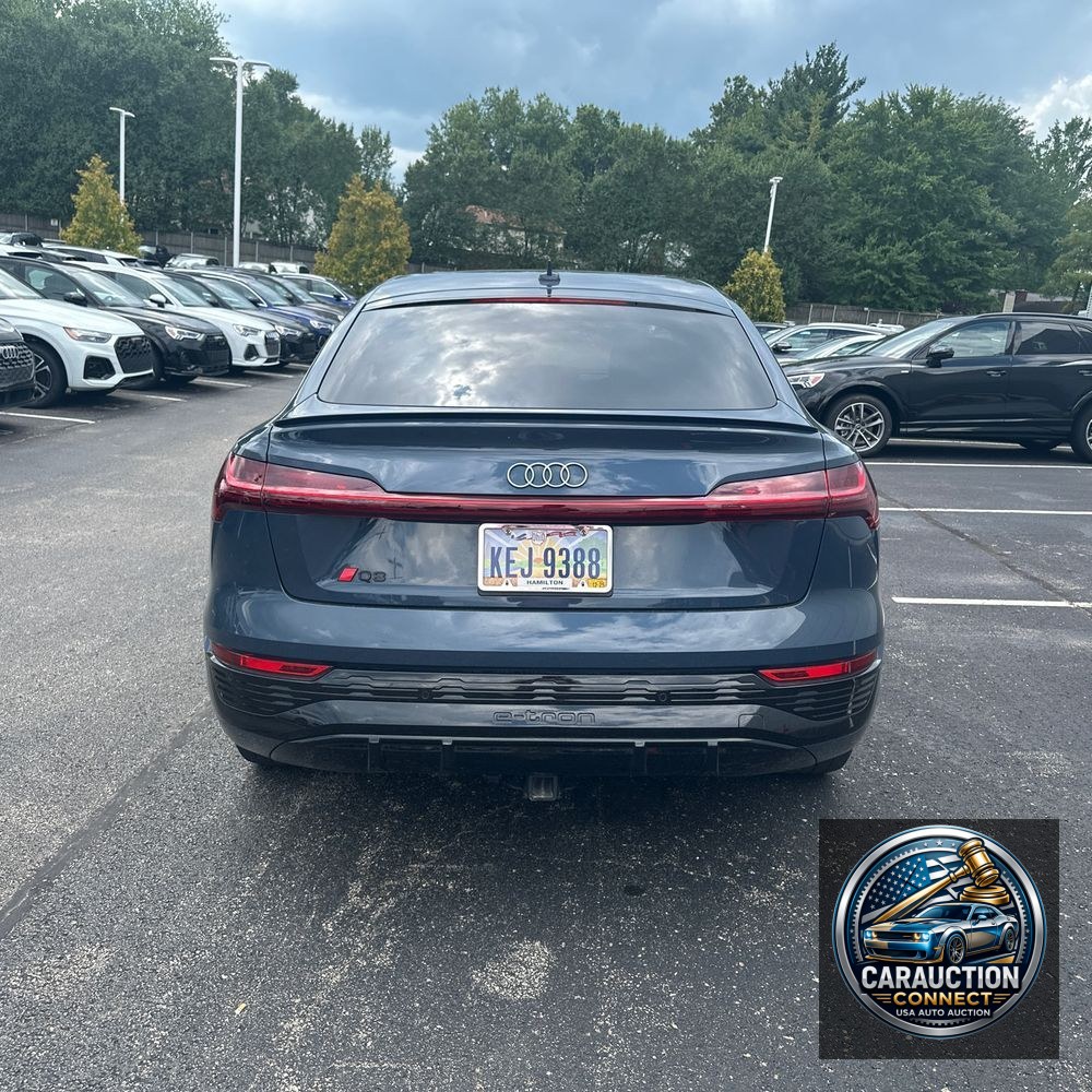2024 Audi Q8 e-tron S-Line Pres