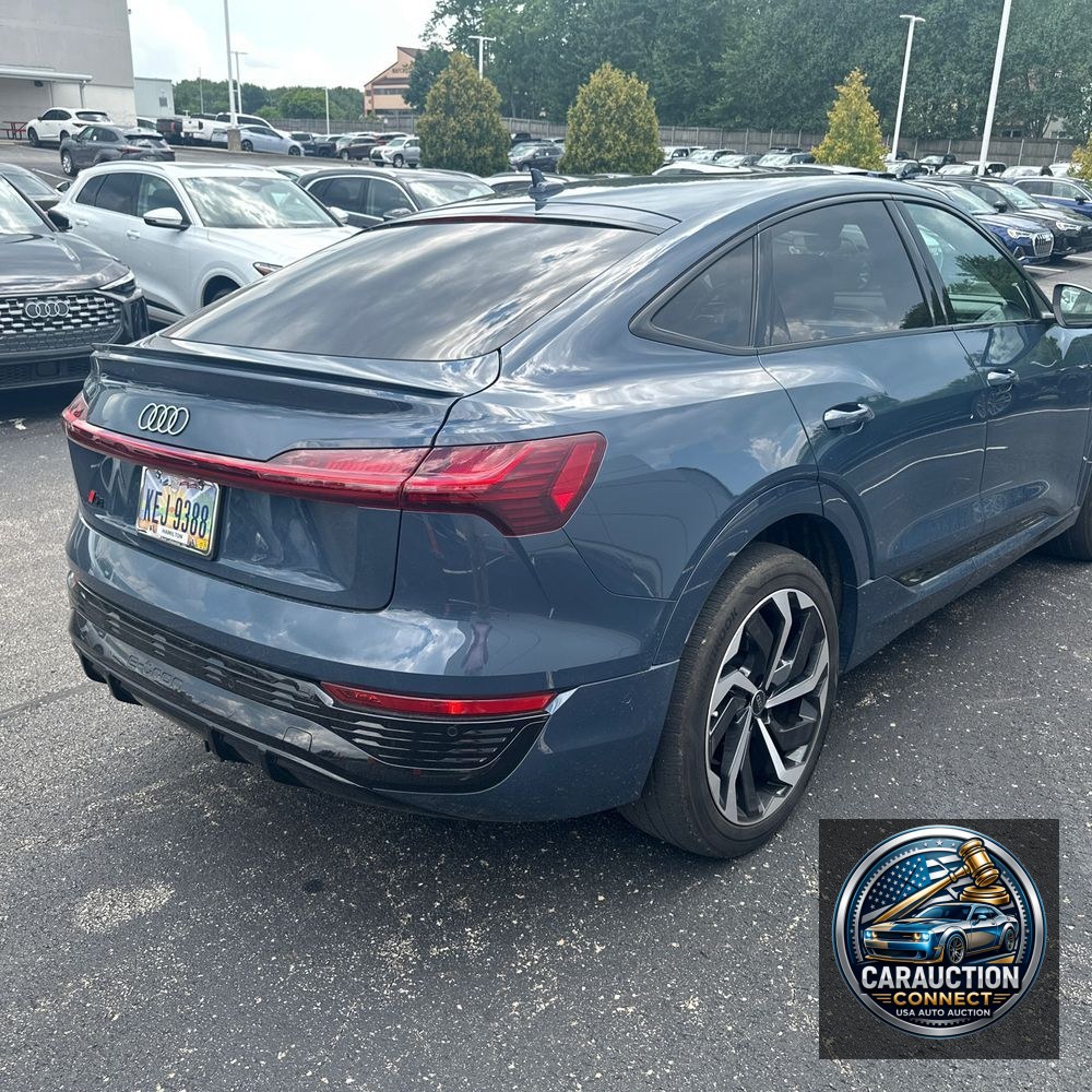 2024 Audi Q8 e-tron S-Line Pres