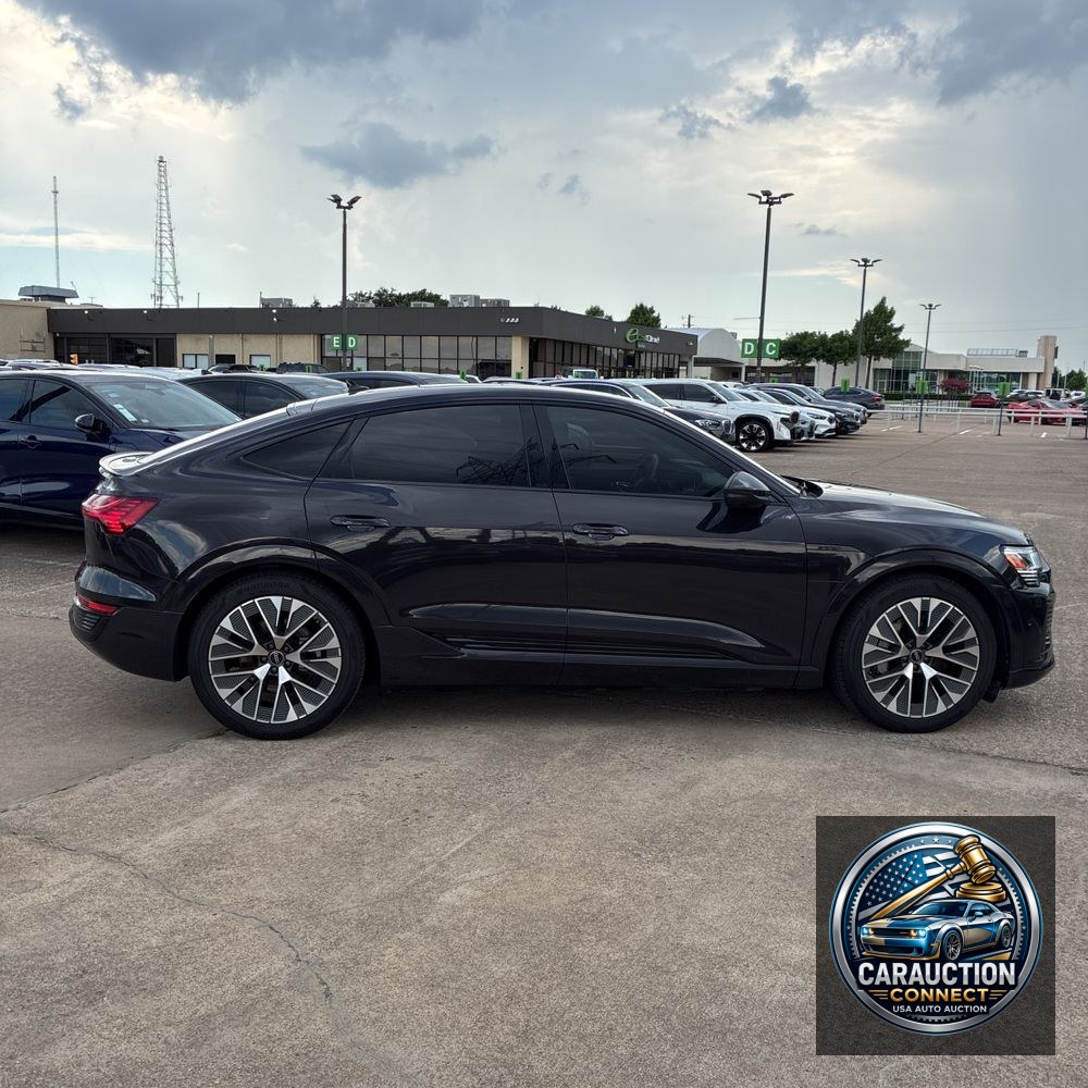 2024 Audi Q8 e-tron S-Line Pres