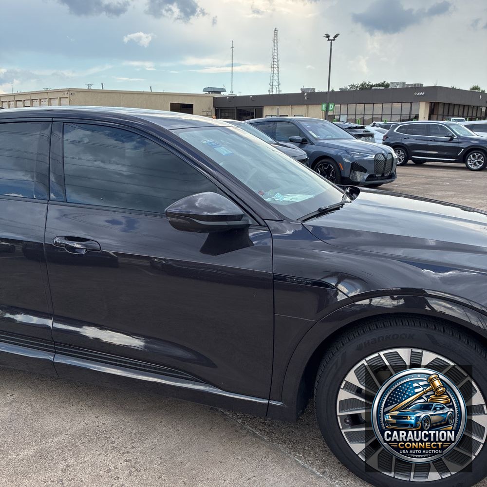 2024 Audi Q8 e-tron S-Line Pres
