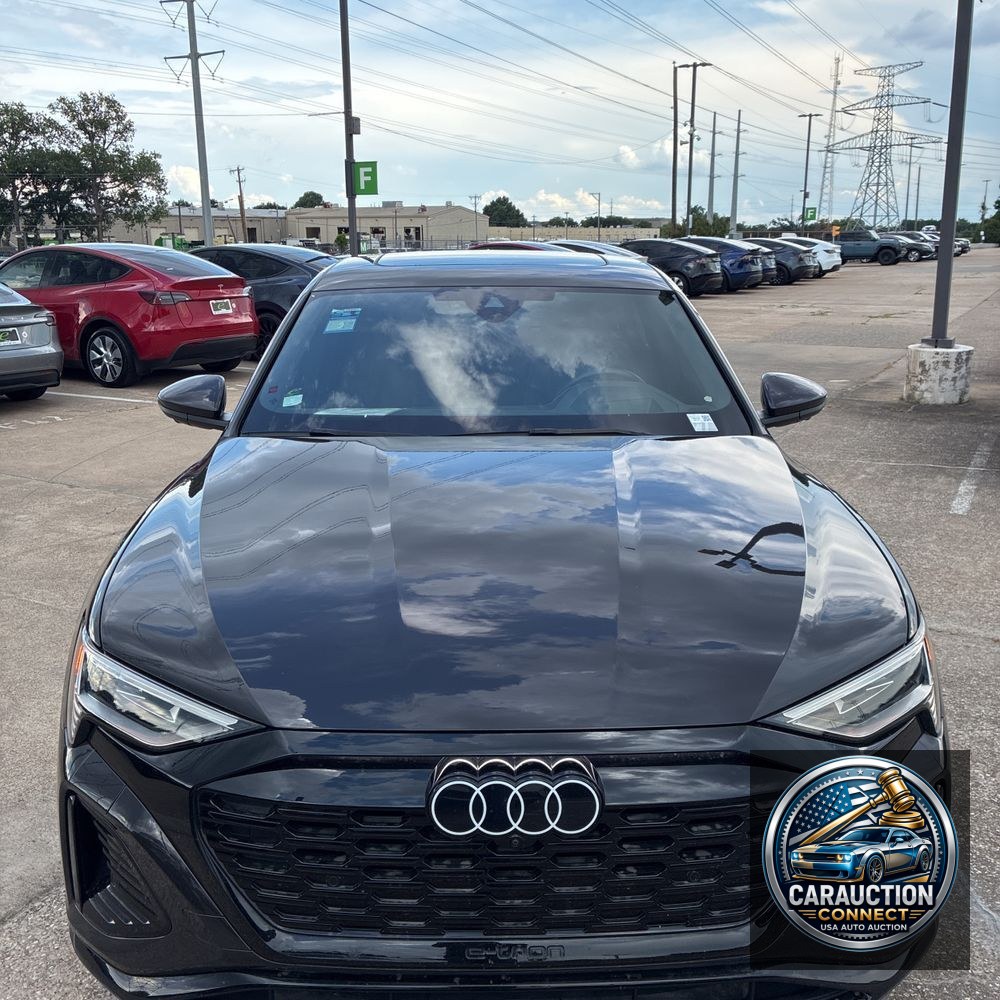 2024 Audi Q8 e-tron S-Line Pres