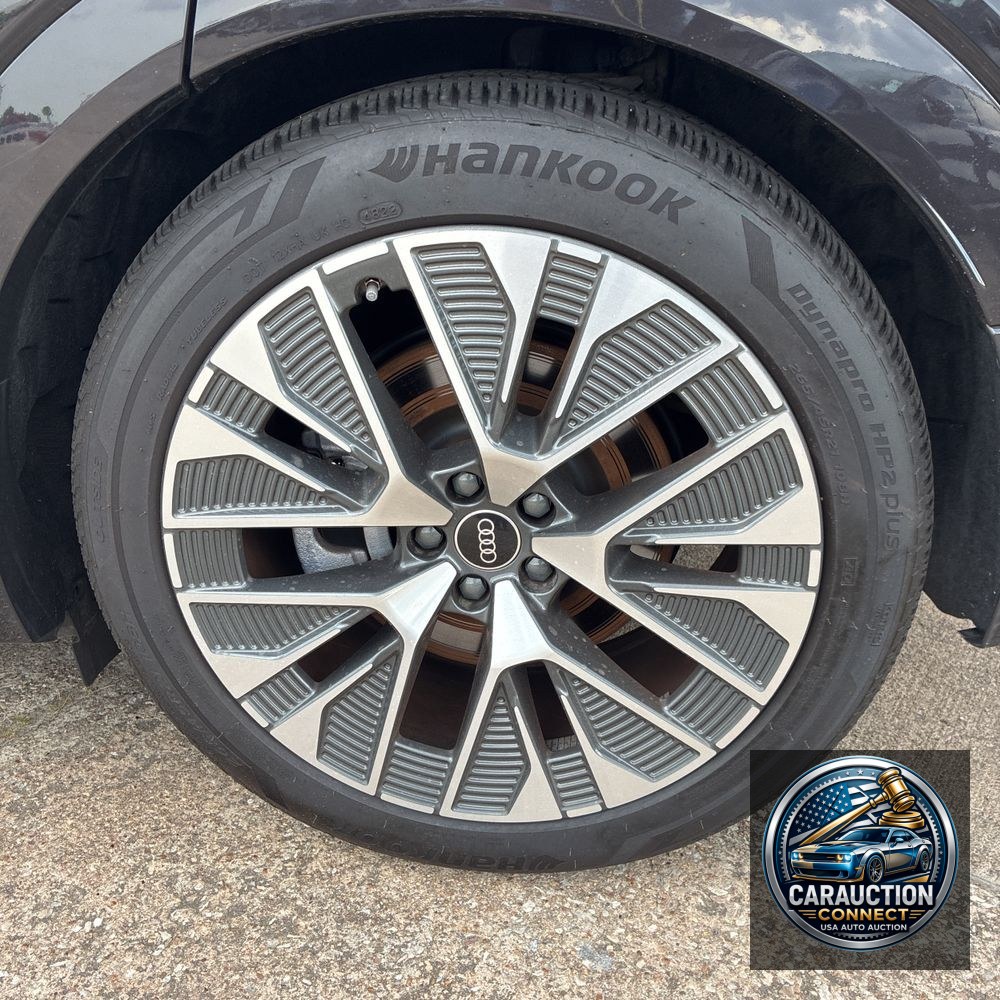 2024 Audi Q8 e-tron S-Line Pres
