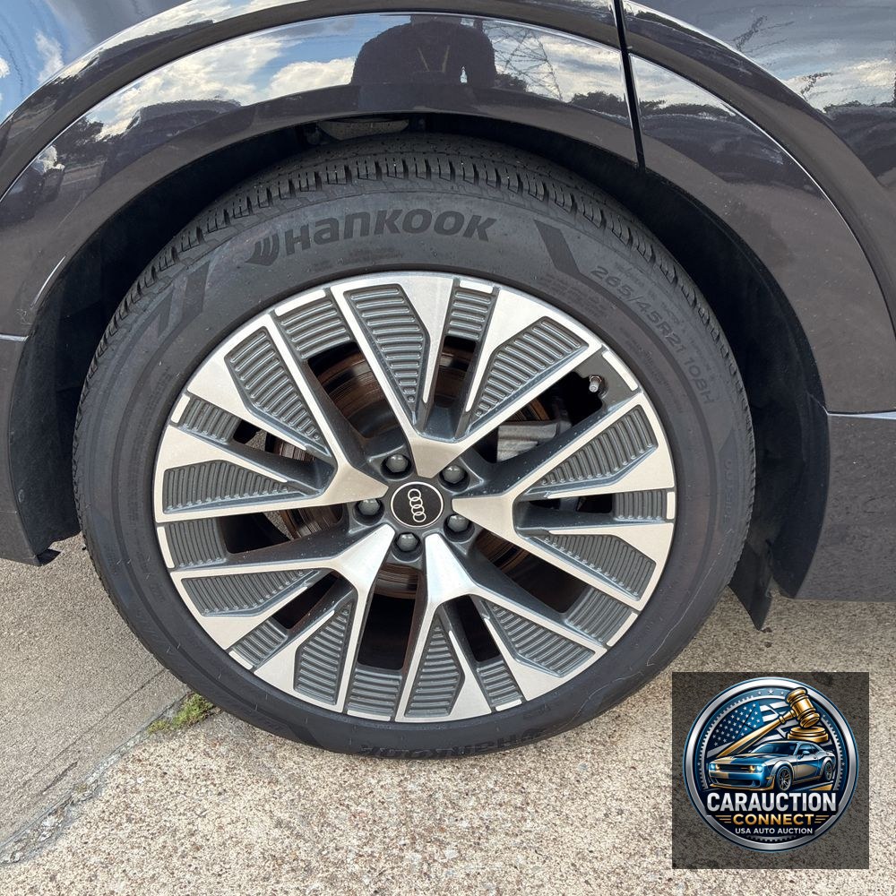2024 Audi Q8 e-tron S-Line Pres
