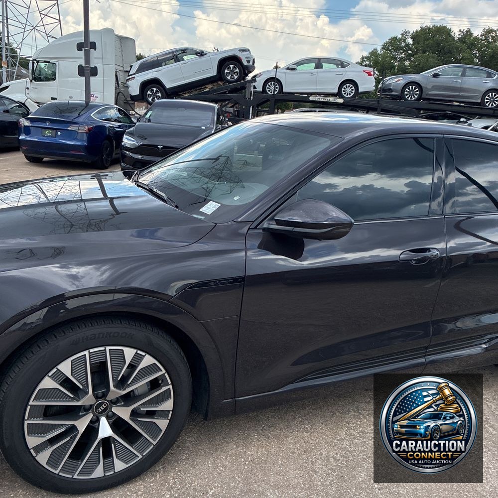 2024 Audi Q8 e-tron S-Line Pres