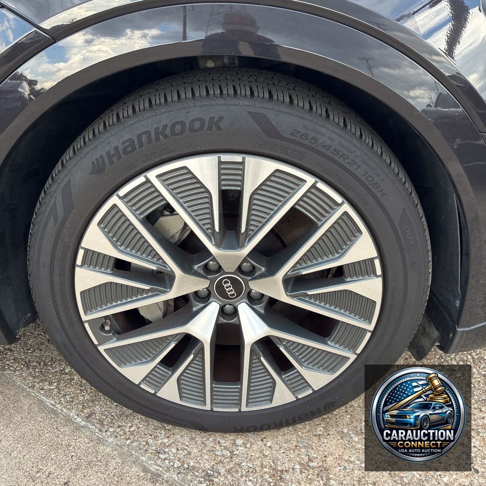 2024 Audi Q8 e-tron S-Line Pres
