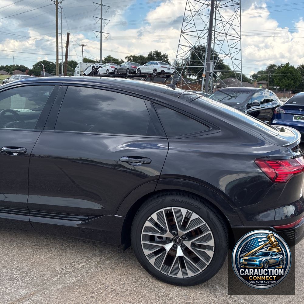 2024 Audi Q8 e-tron S-Line Pres