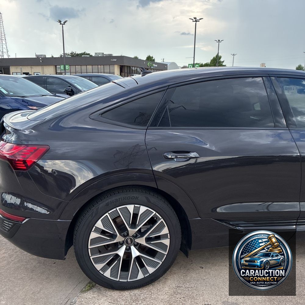 2024 Audi Q8 e-tron S-Line Pres