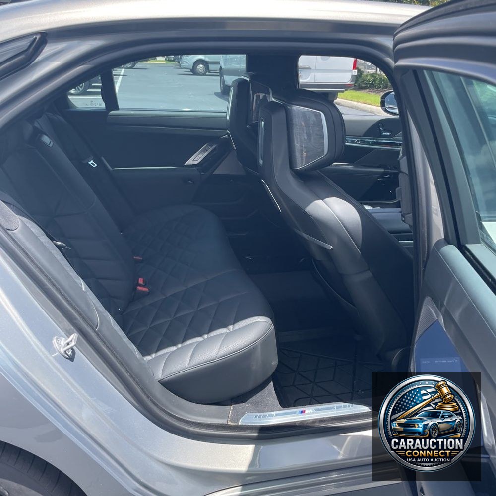 2023 BMW 7-Series 740i