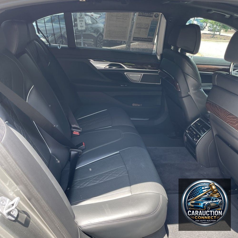 2022 BMW 7-Series 740i