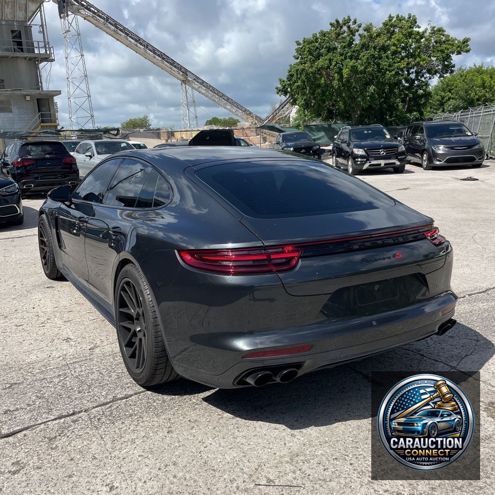 2018 Porsche Panamera 4S