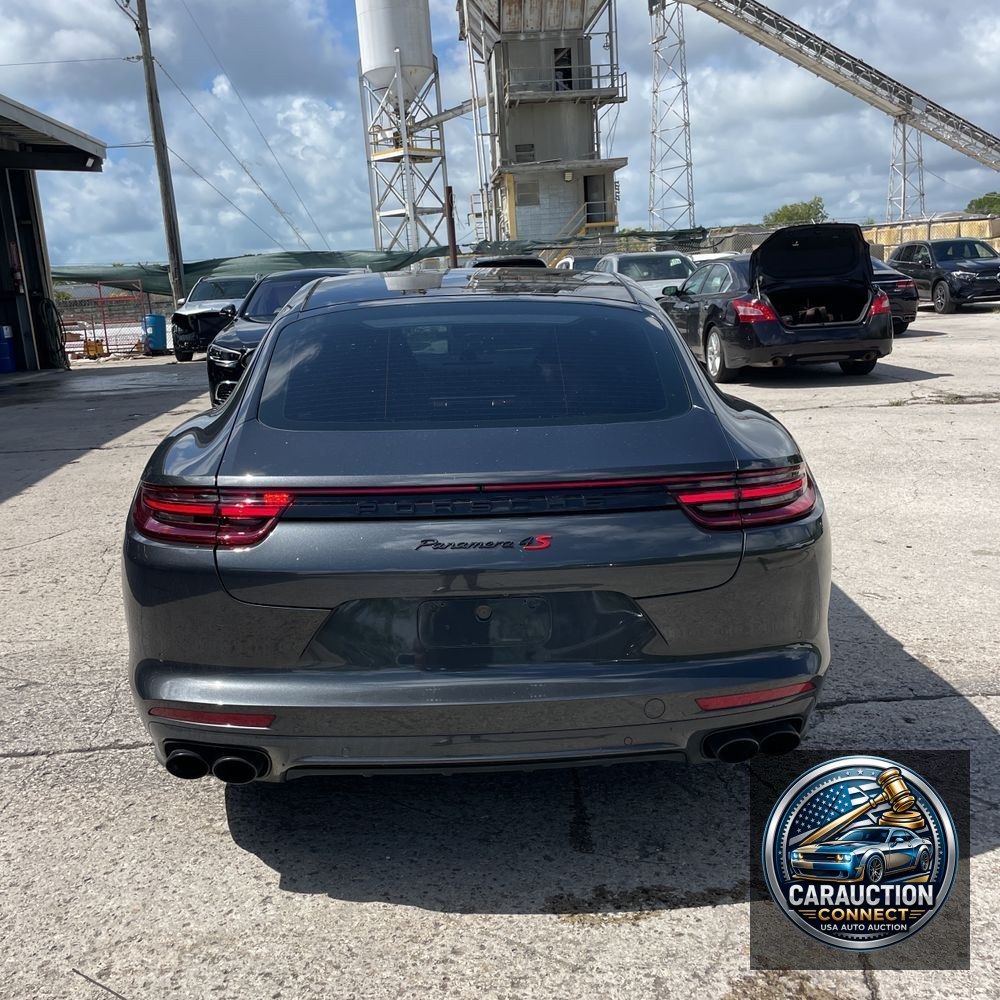 2018 Porsche Panamera 4S