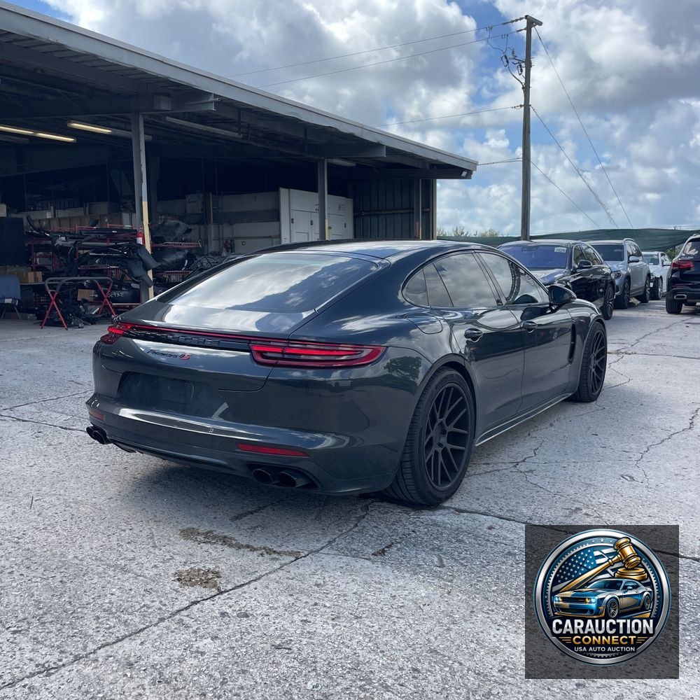 2018 Porsche Panamera 4S