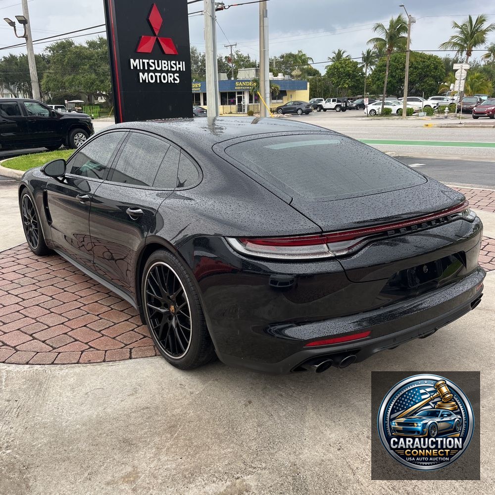 2022 Porsche Panamera 4